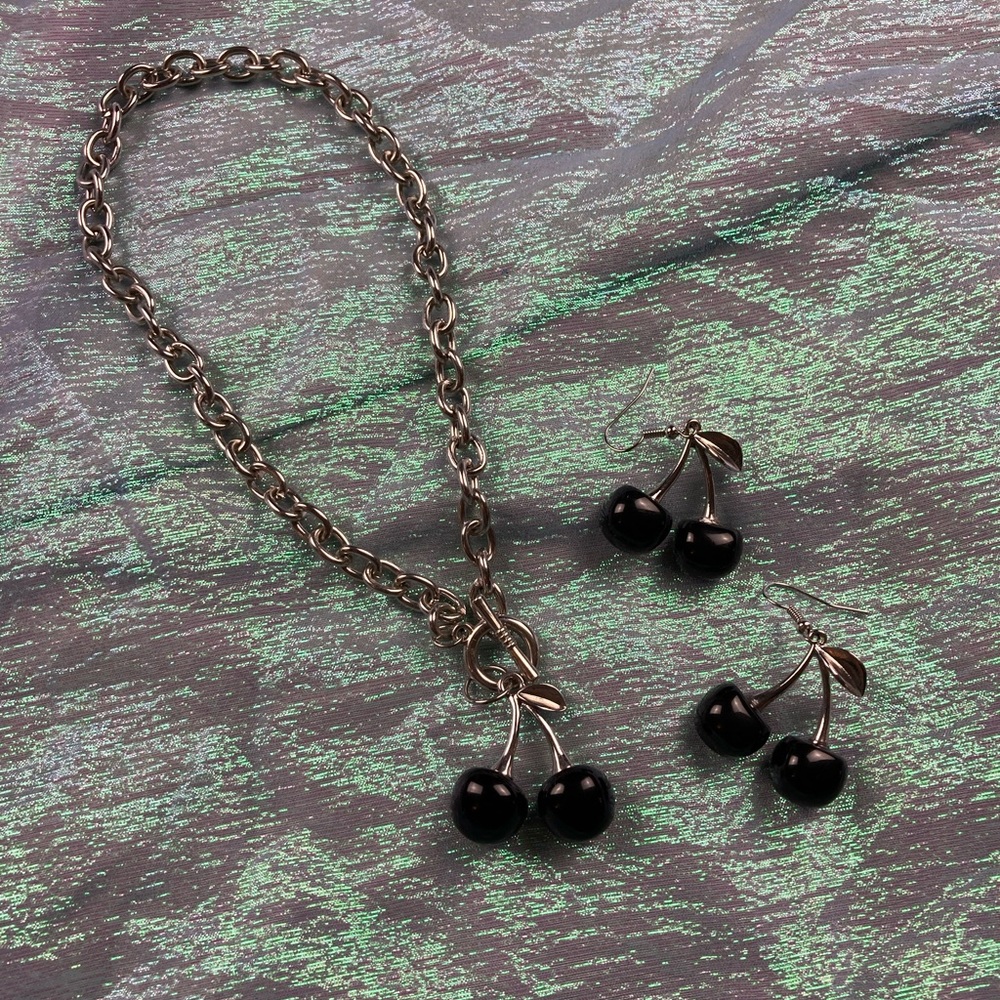 ✨black cherry stainless steel earring and necklace set✨